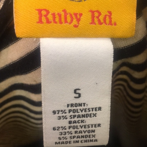 Ruby Rd. Ladies pullover top. - Picture 8 of 9